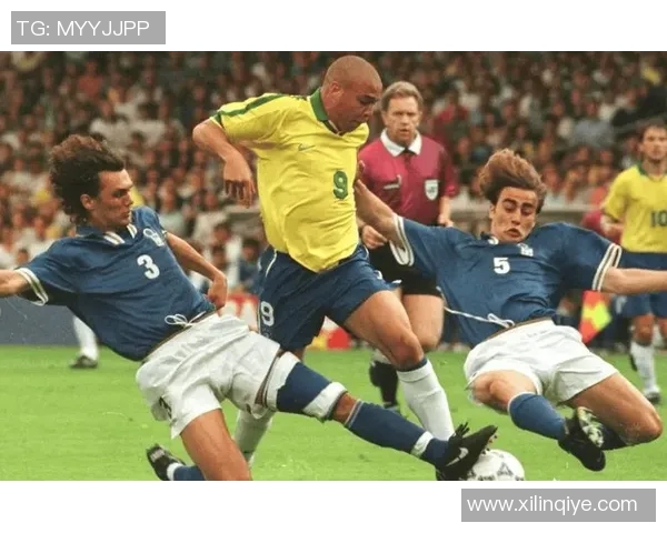 全球足球界十大球星排名解析他们的巅峰表现与无可比拟的影响力 全球足球界十大球星排名解析他们的巅峰表现与无可比拟的影响力